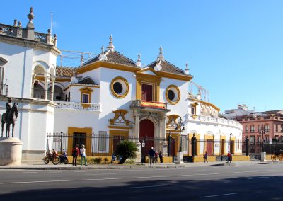 Plaza de toros de la Real Maestranza (Stierkampfarena), auch wenn es für uns ein grausamer Sport ist und wir das niemals unterstützen würden ist es dennoch immer stark in der spanischen Kultur veranckert.