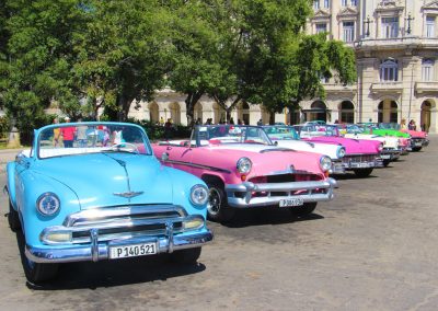 Oldtimer-Taxistand am Parque Central