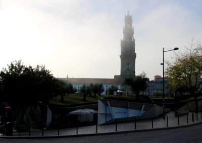 Der Jardim da Cordoaria (Park) und der Torre dos Clérigos in den Morgenstunden