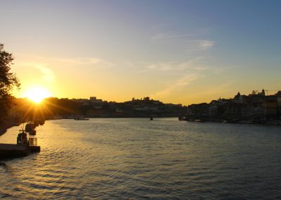 Der Douro und Porto bei Sonnenuntergang