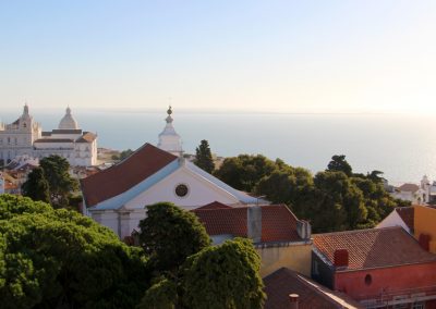 Alfama und der Fluss Tejo