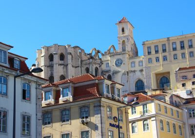 Die Dächer von Lissabon's und das Convento do Carmo