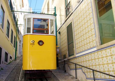 Ascensor do Lavra ist eine der Seilbahnen von Lissabon, die das Mühsame erklimmen der Hügel einfacher machen!